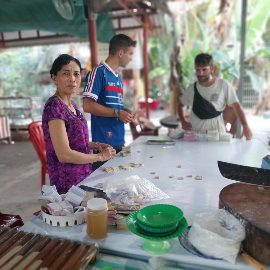 Bentrestay Giong Tu Dien Luaran gambar