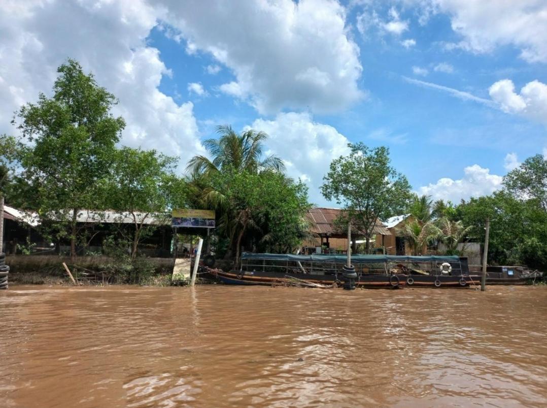 Bentrestay Giong Tu Dien Luaran gambar