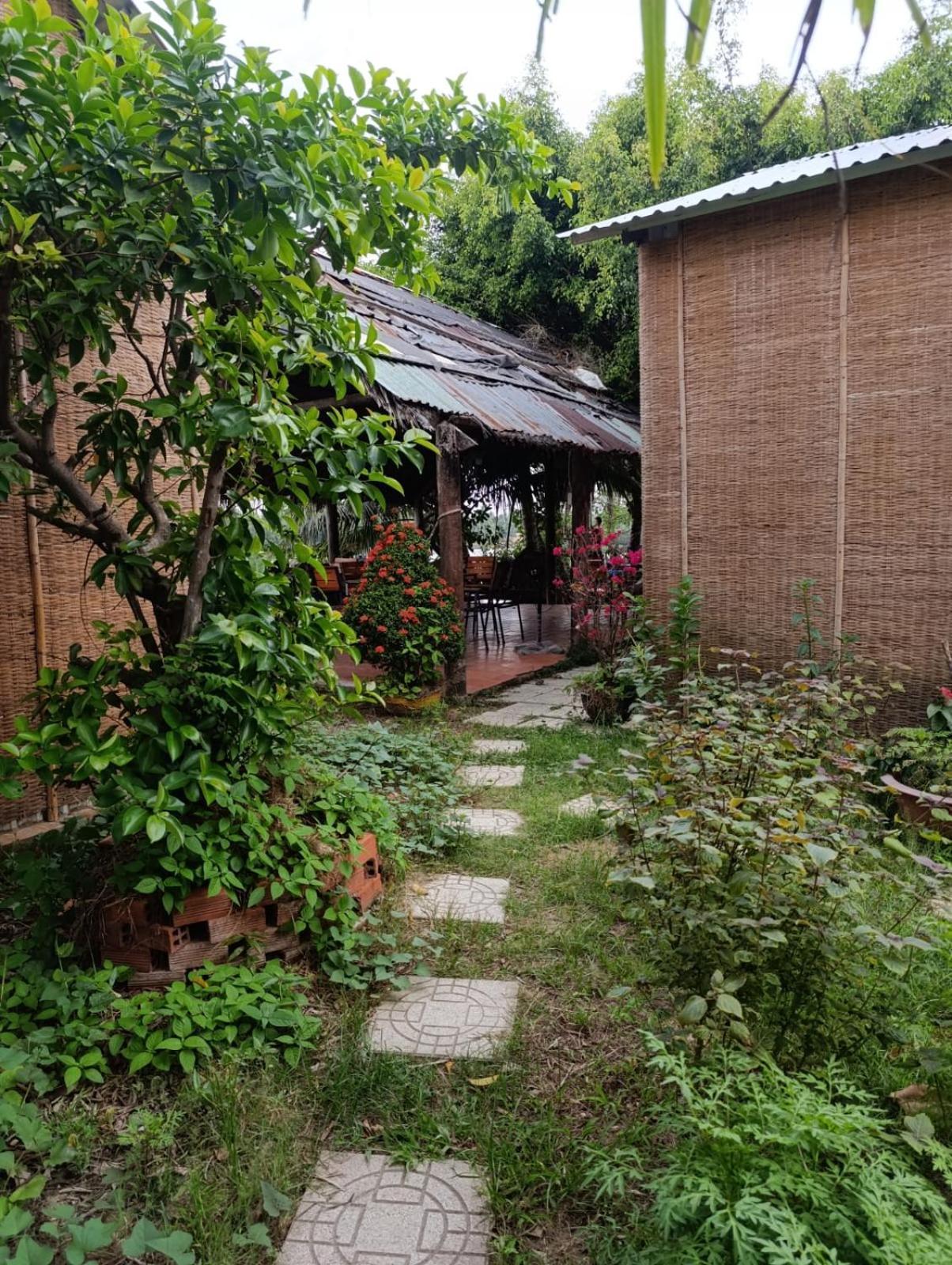 Bentrestay Giong Tu Dien Luaran gambar